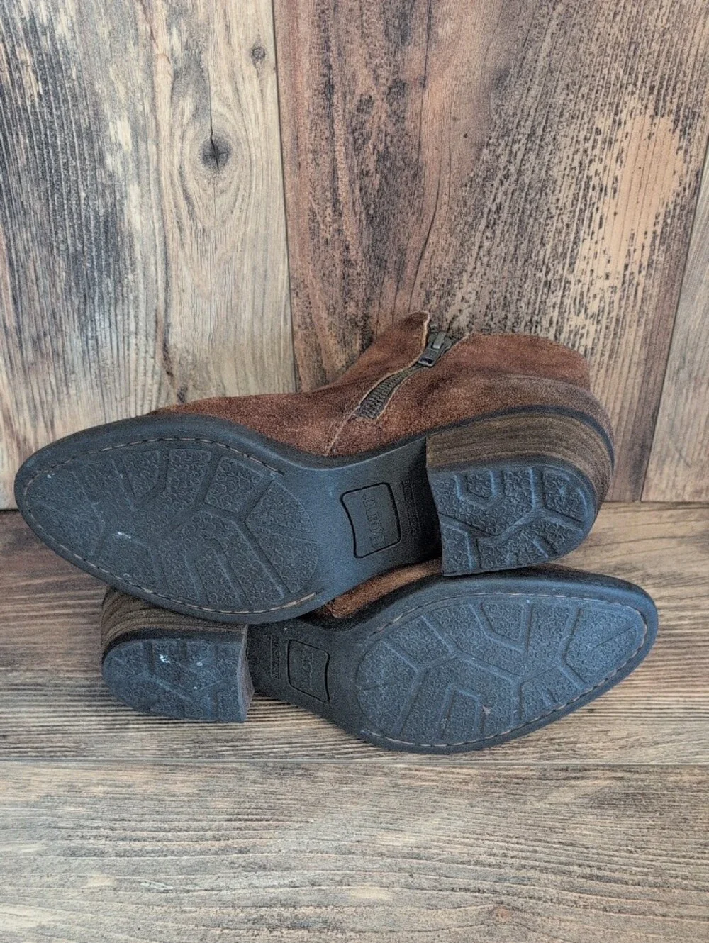 Born Bowlen Distressed Brown Suede Leather Ankle Booties 7M          551A